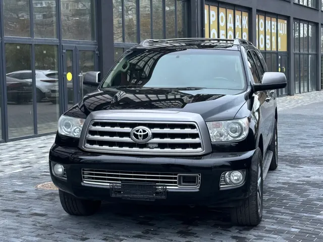 Toyota Sequoia - фото 1