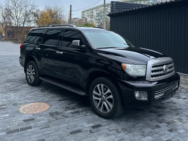 Toyota Sequoia - фото 5