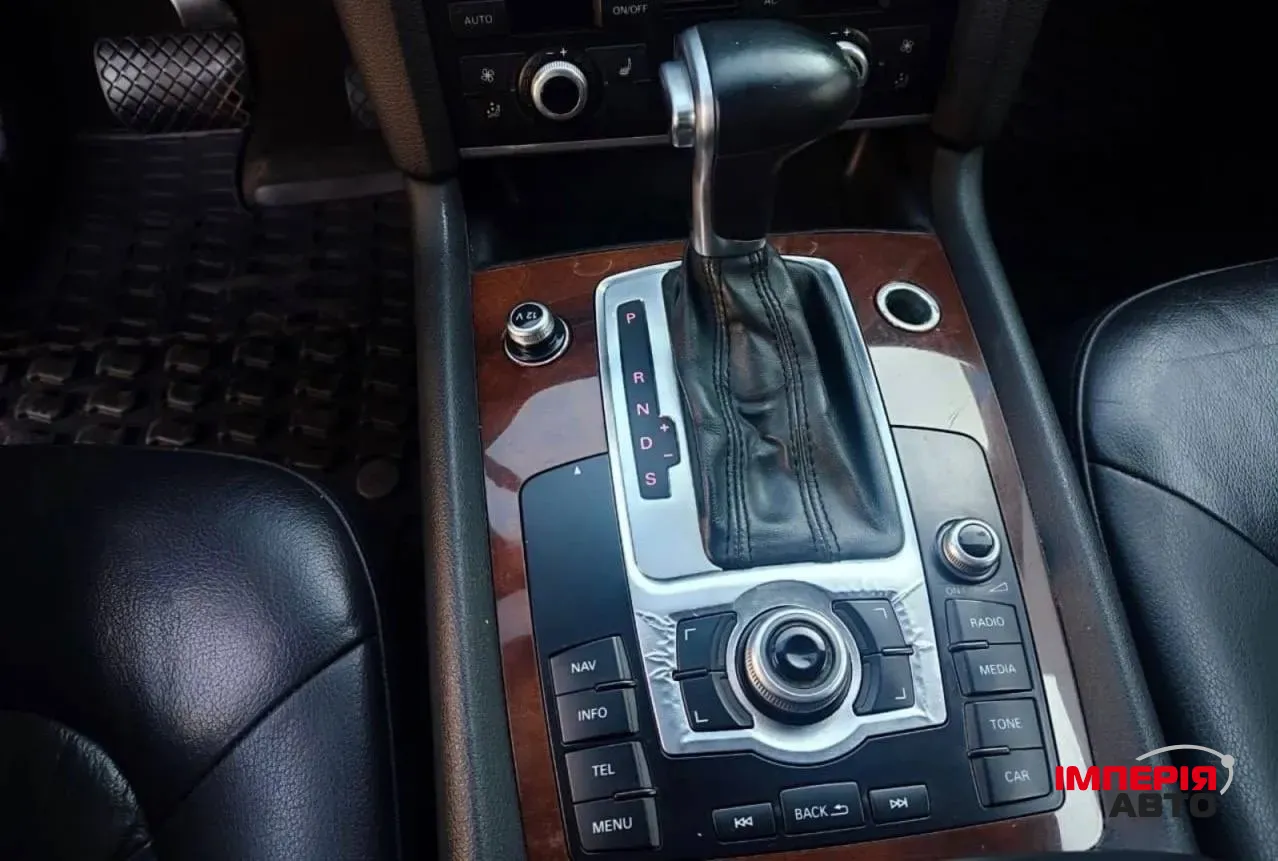 Audi Q7 - фото 14