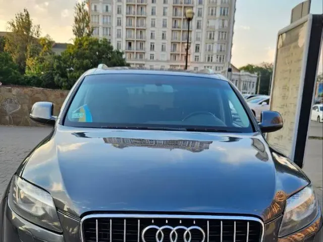 Audi Q7 - фото 2