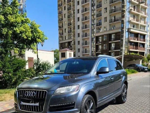 Audi Q7 - фото 1