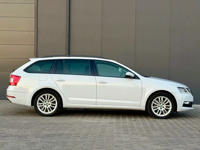 Skoda Octavia - фото 4
