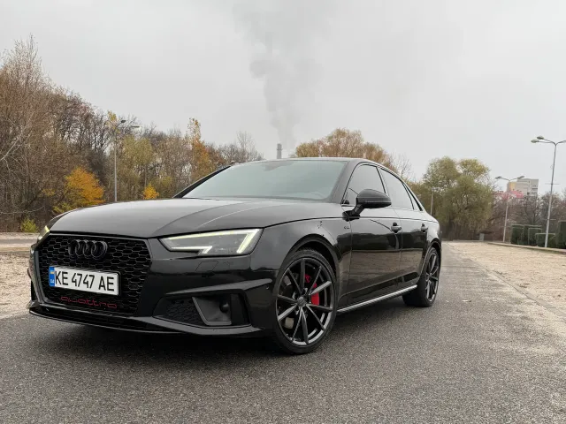 Audi A4 - фото 1