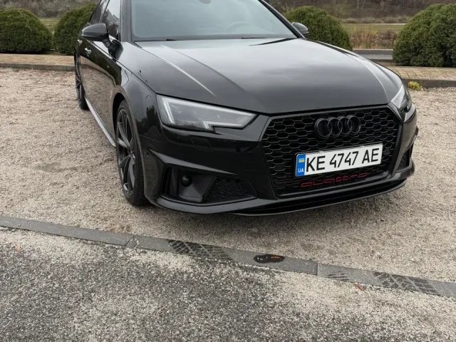 Audi A4 - фото 5