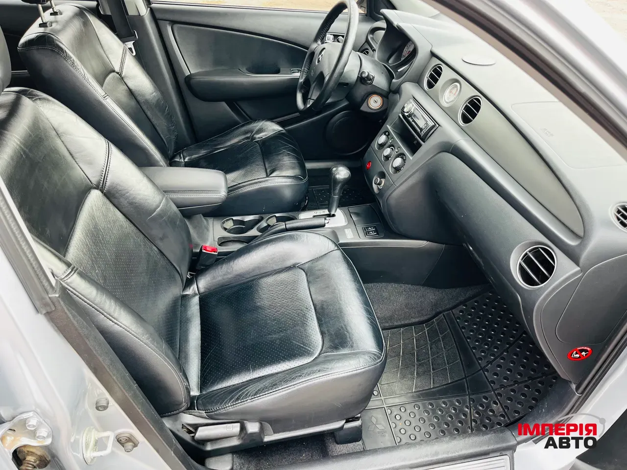 Mitsubishi Outlander - фото 16