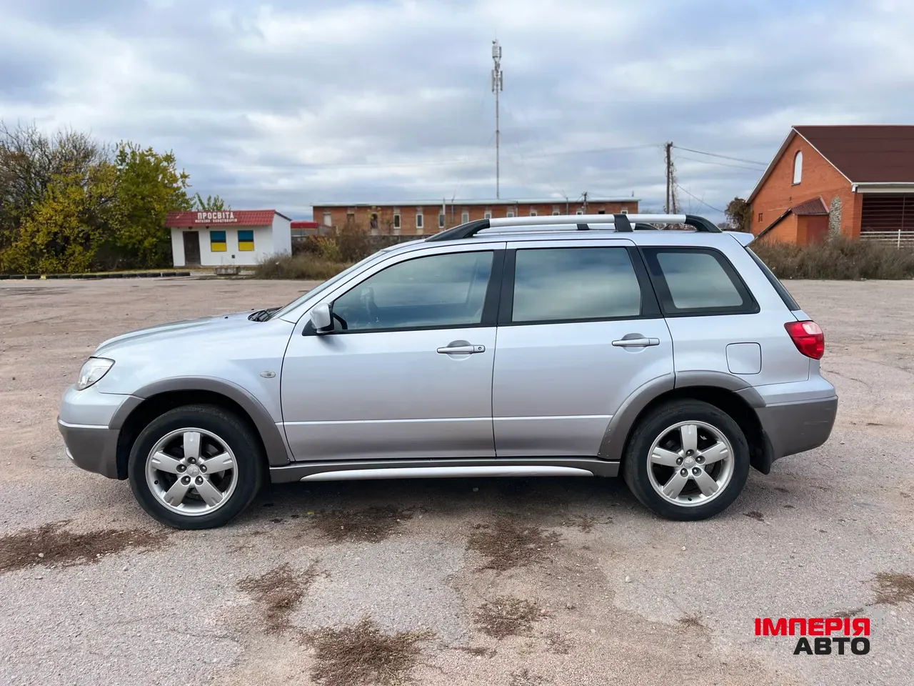 Mitsubishi Outlander - фото 4