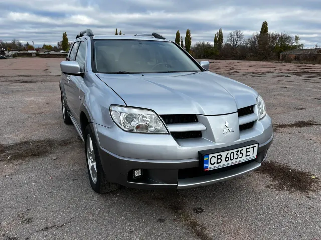 Mitsubishi Outlander - фото 1