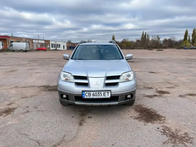Mitsubishi Outlander - фото 2