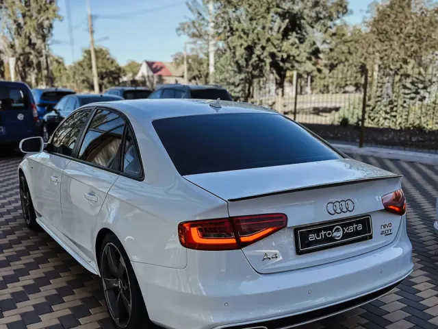 Audi A4 - фото 5