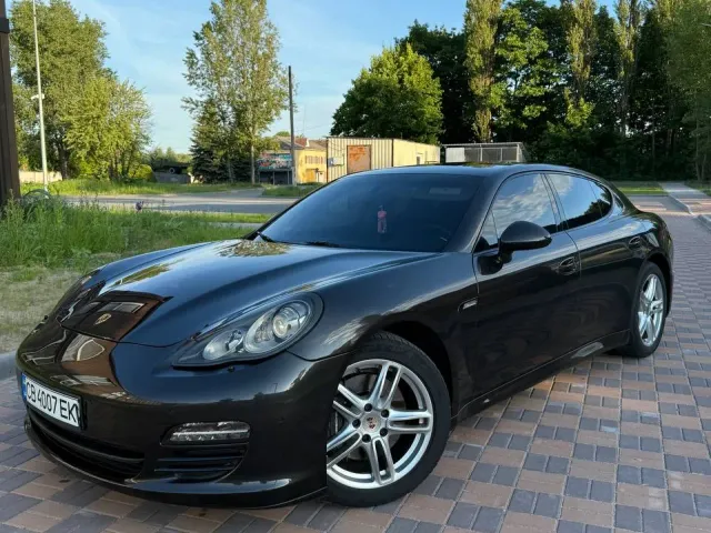 Porsche Panamera - фото 1
