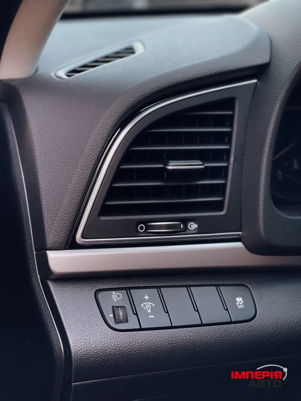 Hyundai Elantra - фото 8