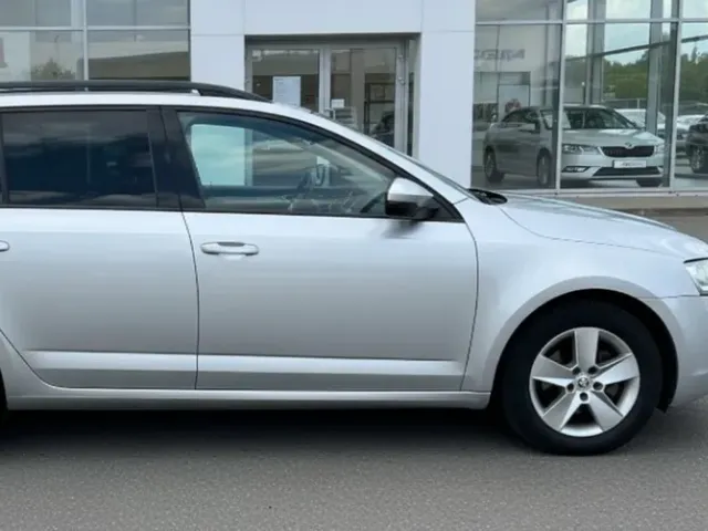Skoda Octavia - фото 3