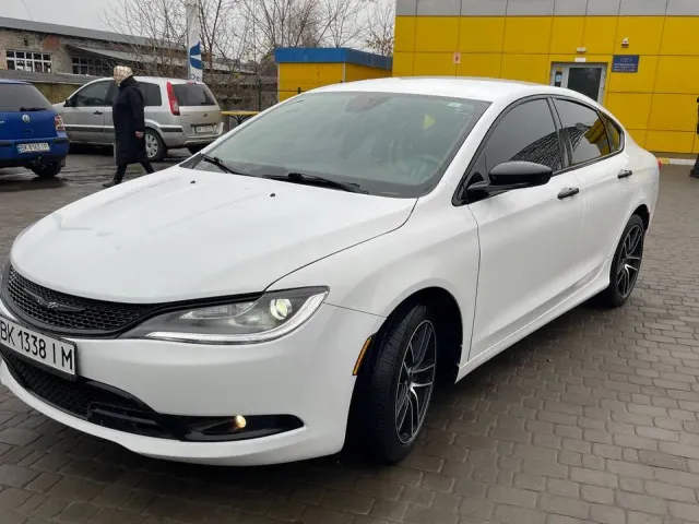 Chrysler 200 - фото 1