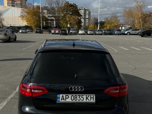 Audi A4 - фото 5