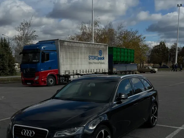 Audi A4 - фото 2