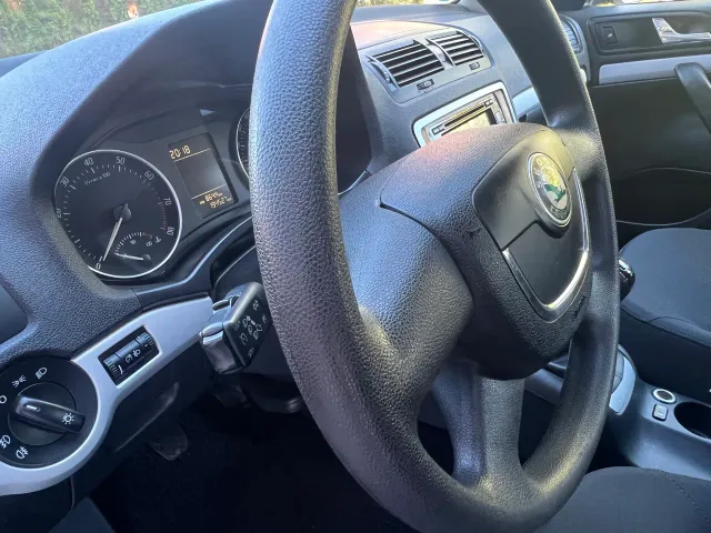Skoda Octavia - фото 3