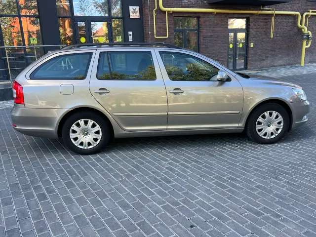 Skoda Octavia - фото 5
