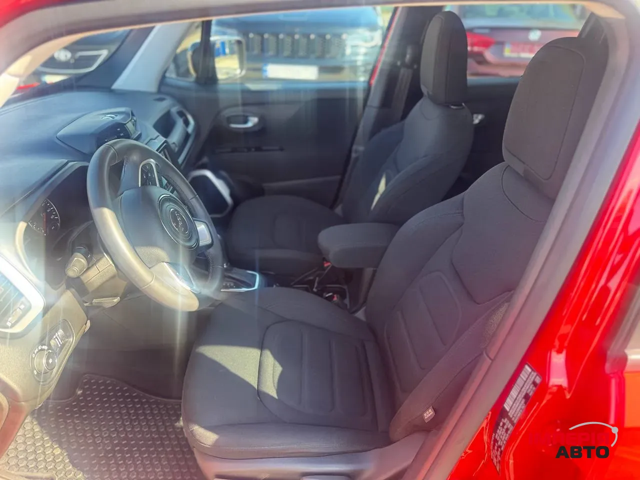 Jeep Renegade - фото 15