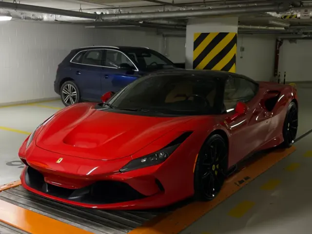 Ferrari F8 - фото 1