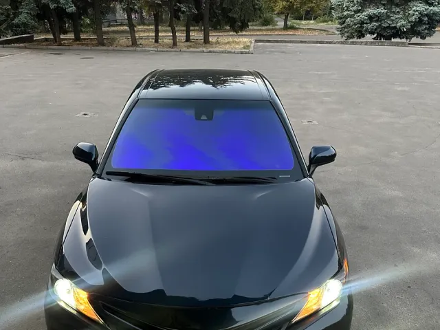 Toyota Camry - фото 1