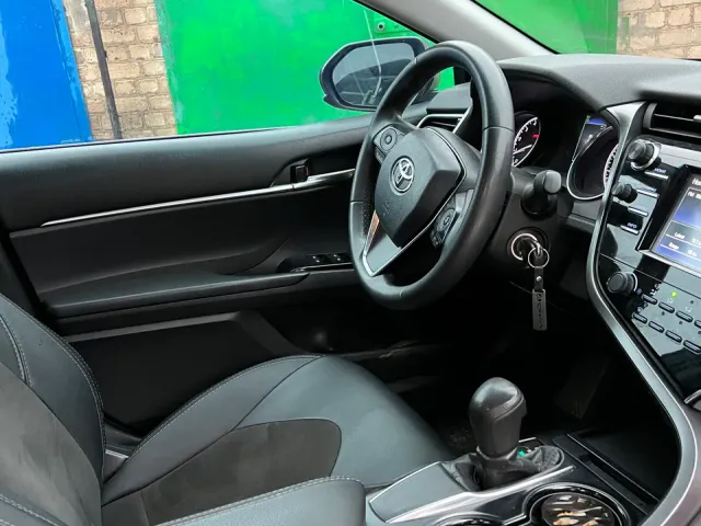 Toyota Camry - фото 3