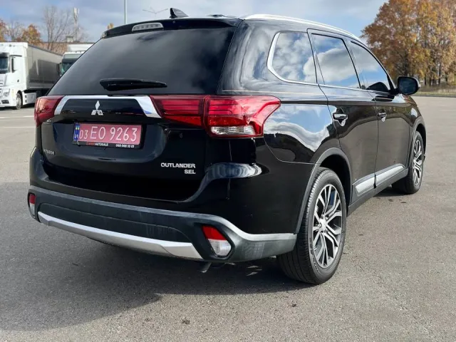 Mitsubishi Outlander - фото 3