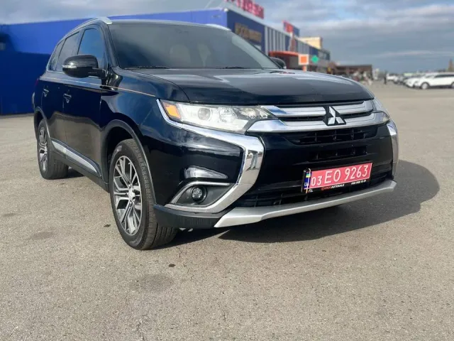 Mitsubishi Outlander - фото 1