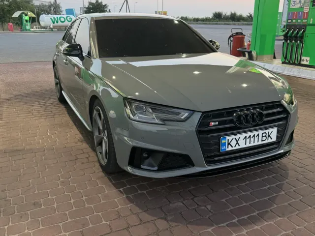 Audi S4 - фото 5