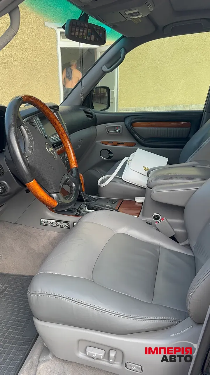 Lexus LX - фото 11