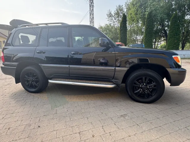 Lexus LX - фото 1