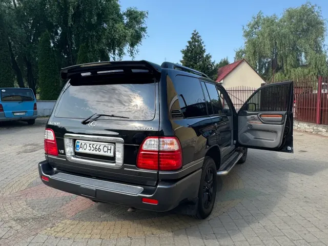 Lexus LX - фото 2