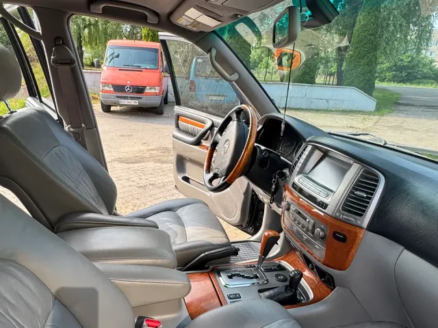 Lexus LX - фото 4