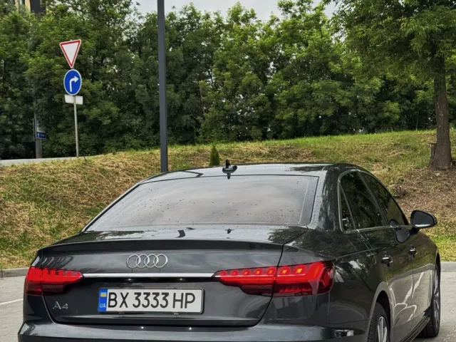 Audi A4 - фото 2