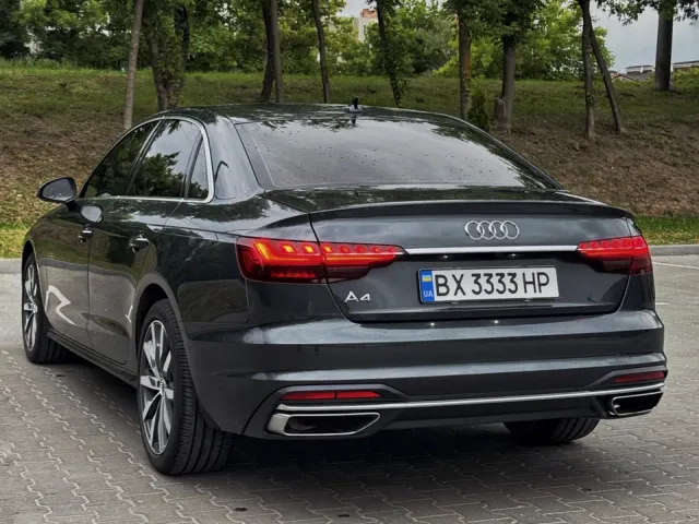 Audi A4 - фото 3