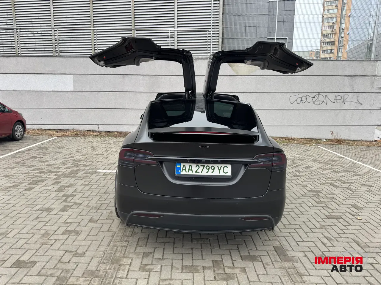 Tesla Model X - фото 9