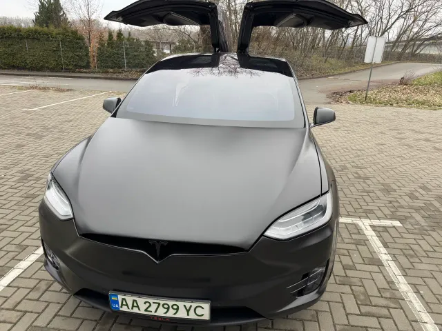 Tesla Model X - фото 1