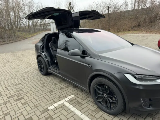 Tesla Model X - фото 2