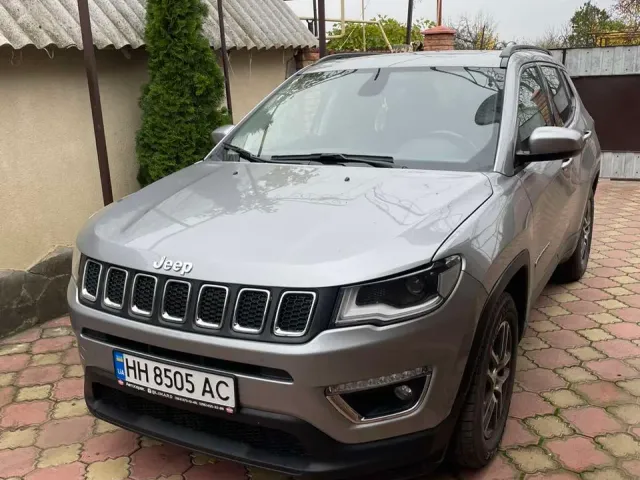 Jeep Compass - фото 1