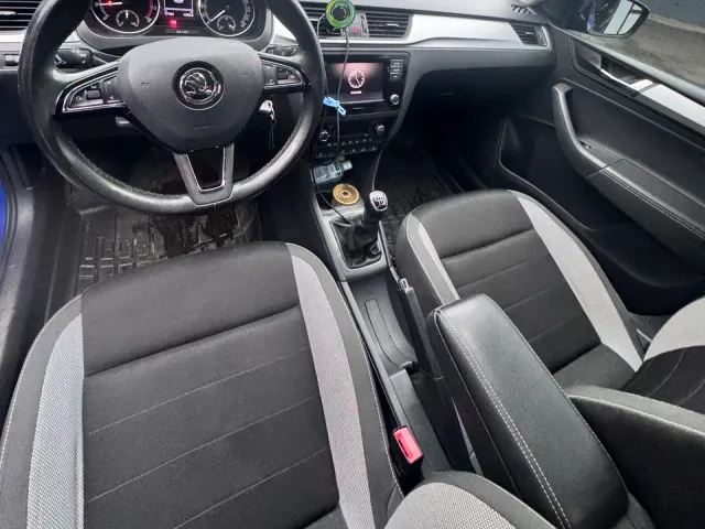 Skoda Rapid - фото 4