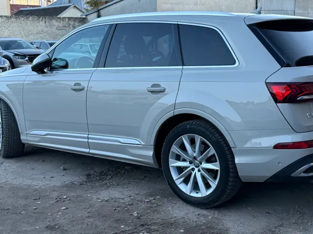Audi Q7 - фото 4