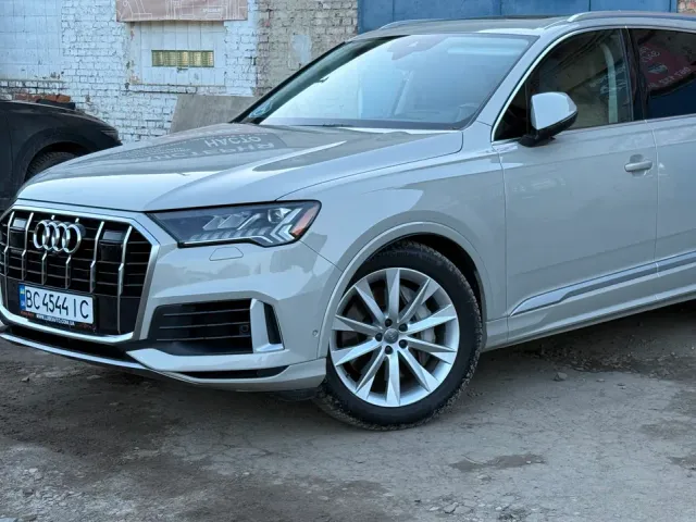 Audi Q7 - фото 2