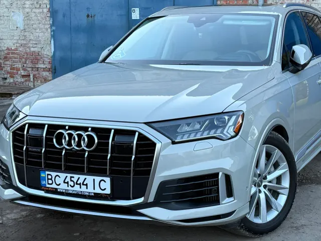 Audi Q7 - фото 1