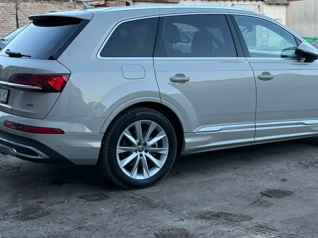 Audi Q7 - фото 3