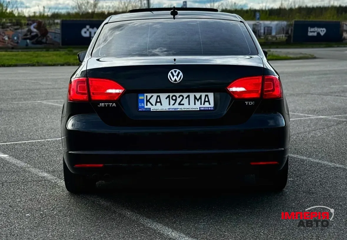 Volkswagen Jetta - фото 3