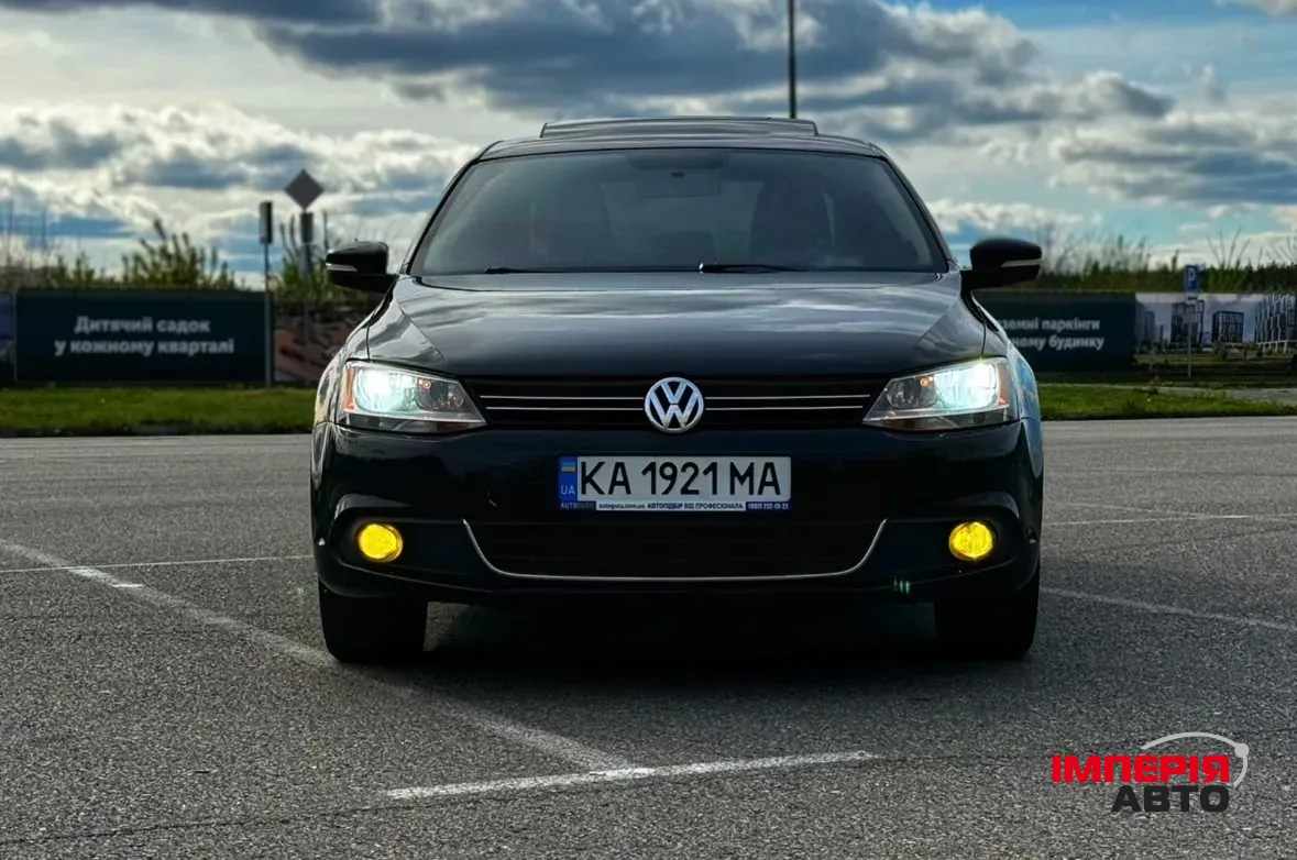 Volkswagen Jetta - фото 1