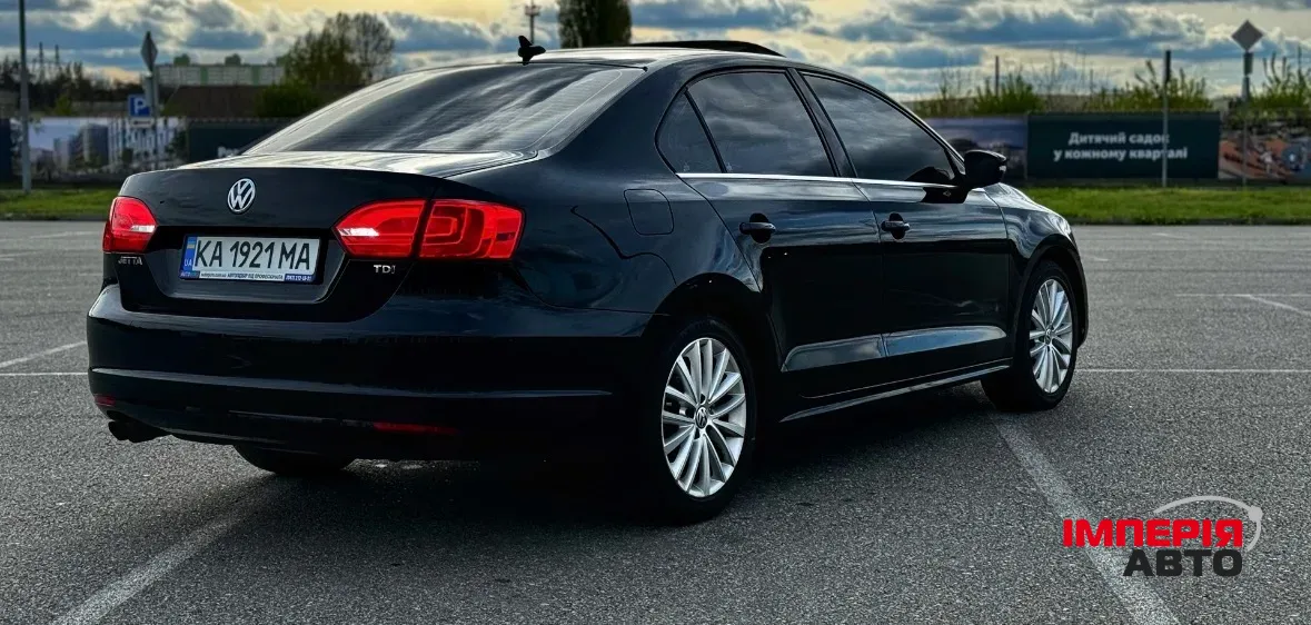 Volkswagen Jetta - фото 2