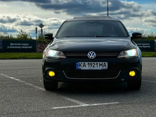Volkswagen Jetta - фото 1