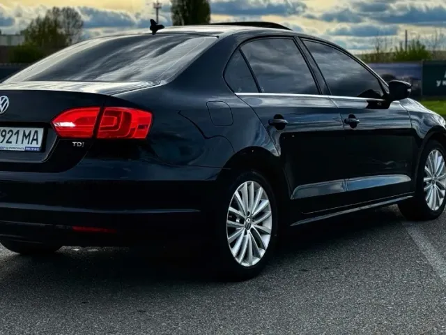 Volkswagen Jetta - фото 2