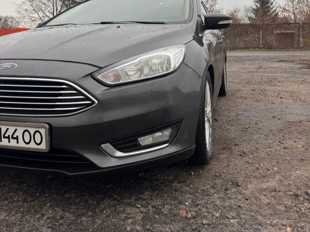 Ford Focus - фото 1