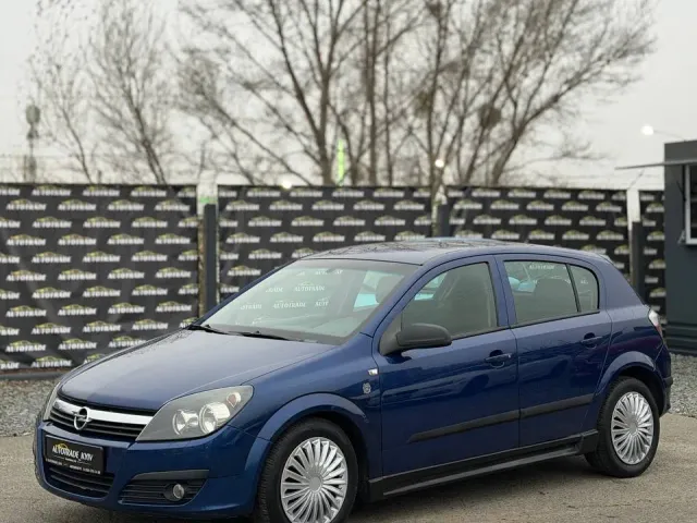 Opel Astra - фото 1